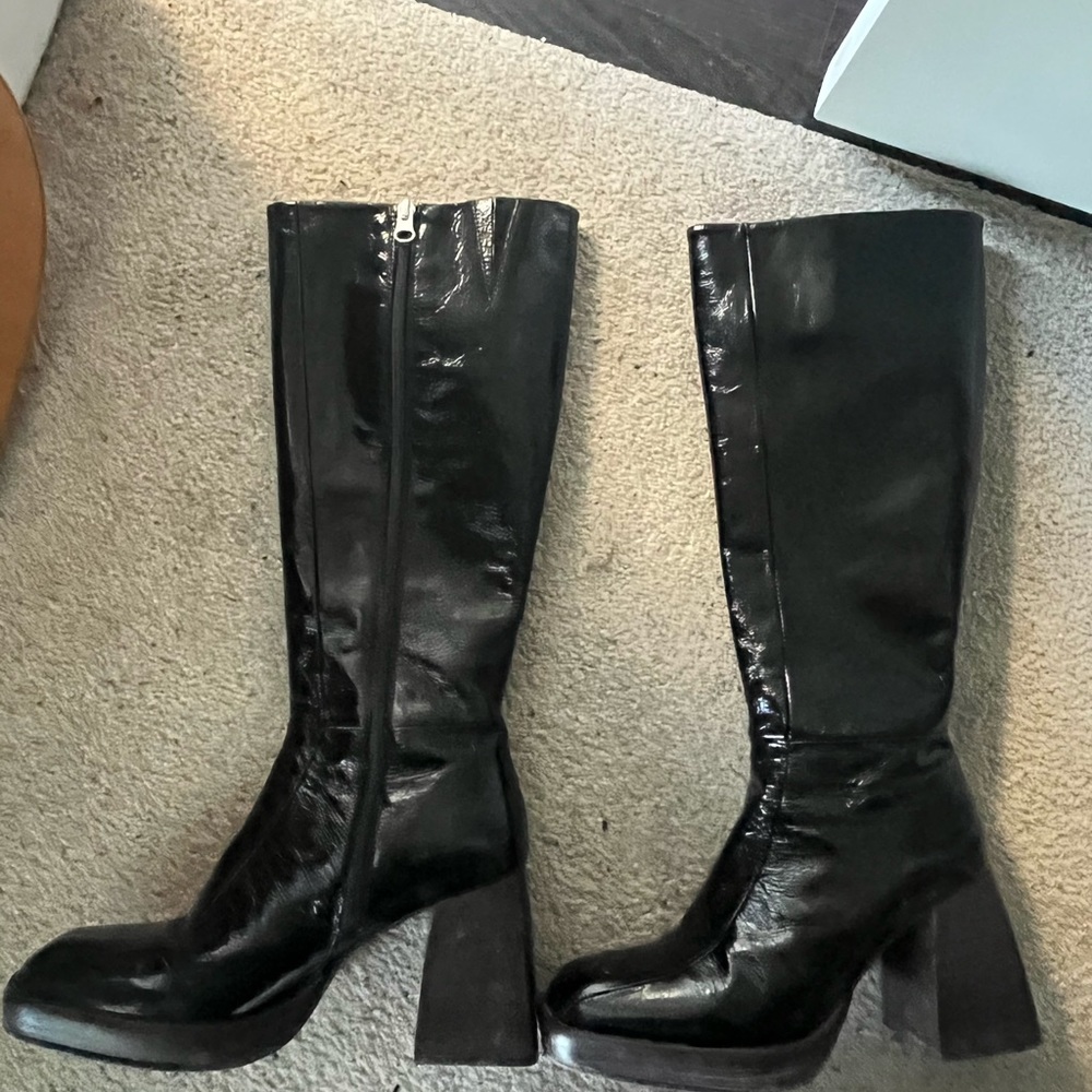 Gorgeous black l’intervalle boots! Barely worn, too small for me :(